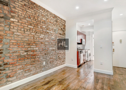 Mott Street - Photo 1