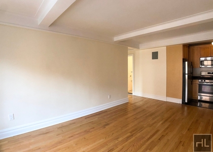 Christopher St - Photo 1