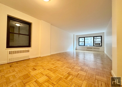 East 55 Street - Photo 1