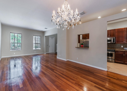 2502 Nw 4th Street - Photo 1
