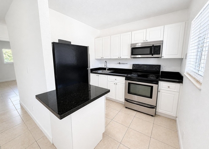 701 Sw 14th Avenue - Photo 1