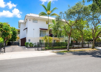 990 Nw 1st Street - Photo 1