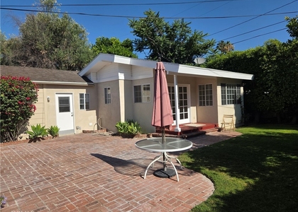 15219 Wyandotte - Photo 1