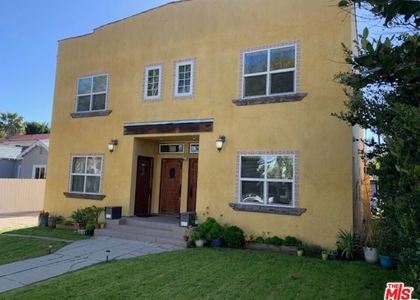 1033 1/2 N Martel Avenue - Photo 1