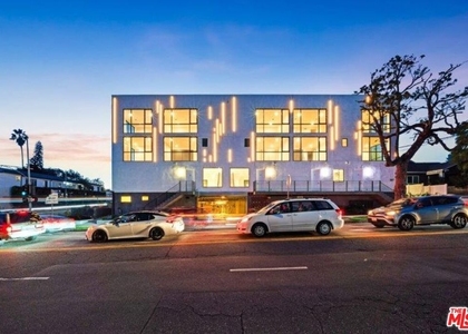 307 N Wilton Place - Photo 1