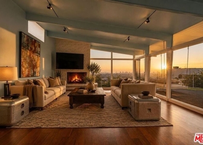 8411 Hollywood Boulevard - Photo 1