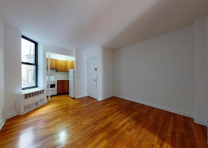 East 93 Street - Photo 1
