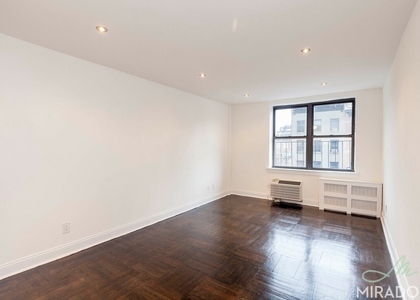 255 W 14th Street - Photo 1