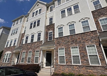 24690 Byrne Meadow Square - Photo 1
