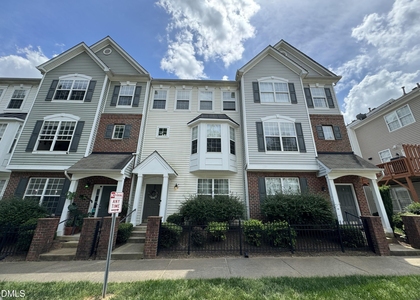 423 Madison Avenue - Photo 1