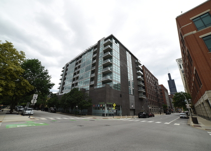 225 S Sangamon Street - Photo 1