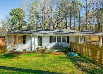 1496 Woodland Avenue Se - Photo 1