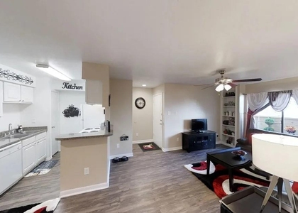 515 S Bender Avenue - Photo 1