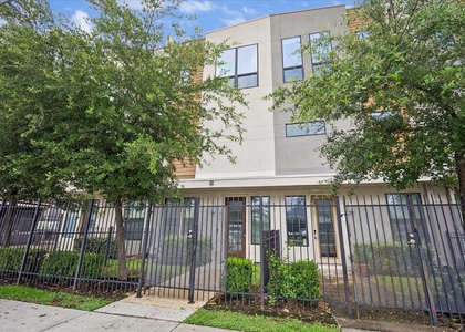 2401 Crawford Street - Photo 1