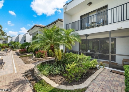 1060 6th Street S - Photo 1