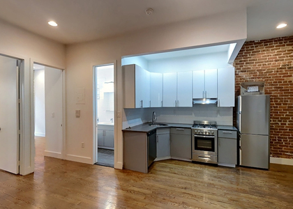 1047 Bedford Ave - Photo 1