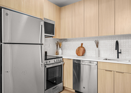 102 E 53rd St - Photo 1
