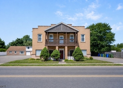 107 Macarthur Ave - Photo 1