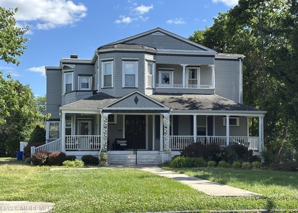 64 Hollywood Avenue - Photo 1