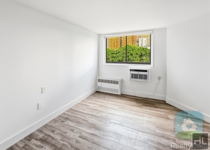 2nd Ave - Photo 1