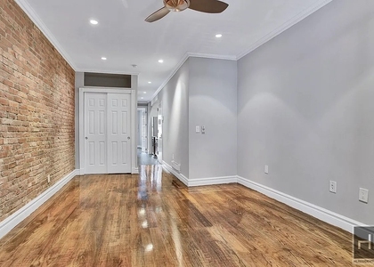 W 52nd - Photo 1