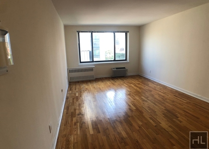 York Avenue - Photo 1