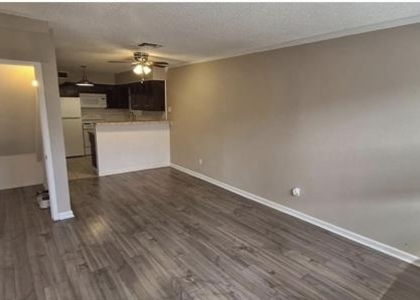 805 N Oak Street - Photo 1