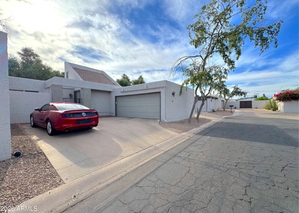 314 E Embassy Street - Photo 1