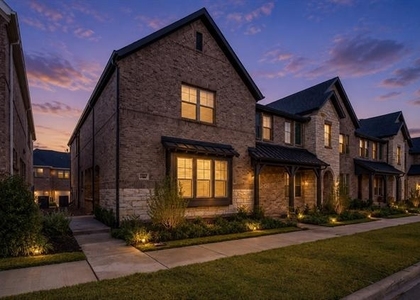 512 Parkside Drive - Photo 1