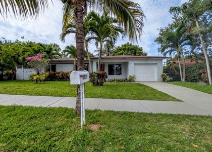 1719 15th Avenue N - Photo 1