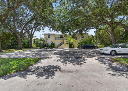 708 Sw Gardens Boulevard - Photo 1