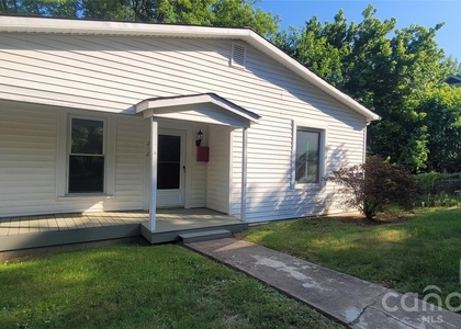 212 E Bell Street - Photo 1