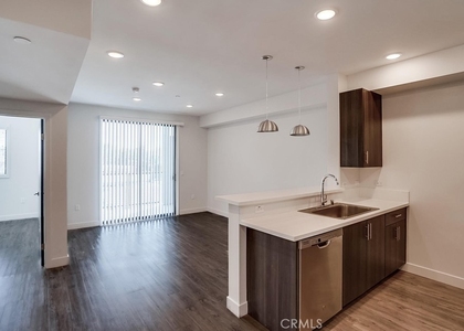 6015 Woodman Avenue - Photo 1