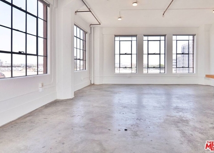 315 E 8th Street - Photo 1