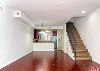 429 S St Andrews Pl - Photo 1