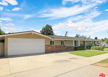 526 N Emerald Drive - Photo 1