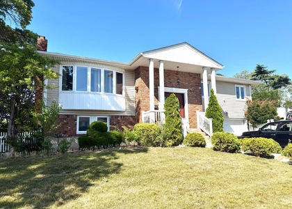 906 Park Court - Photo 1