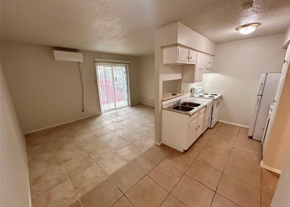 901 E 40th St - Photo 1