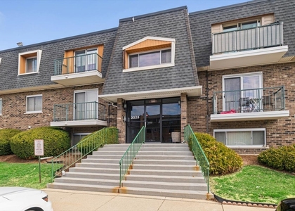 3223 W Parkway Drive - Photo 1