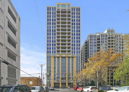 700 N Larrabee Street - Photo 1