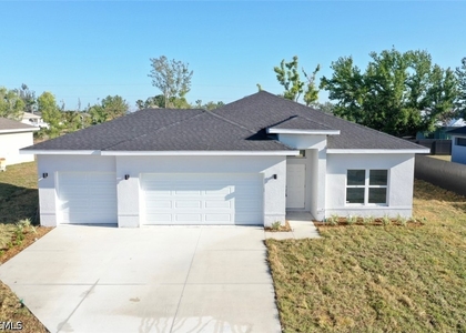 820 Ne 7th Place - Photo 1