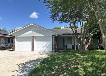 934 Bacliff Drive - Photo 1