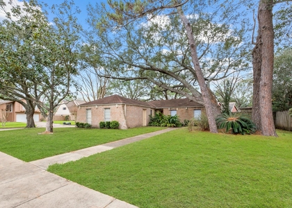 2922 Hunters Glen Drive - Photo 1