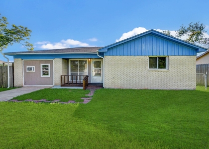 131 Lakewood Drive - Photo 1