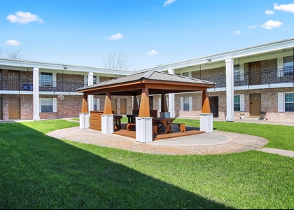8800 Gulf Freeway - Photo 1