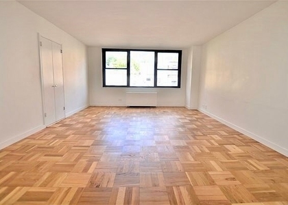 East 49 Street - Photo 1