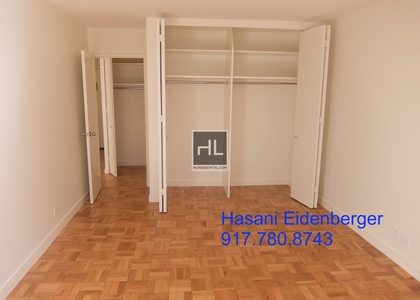 East 49 Street - Photo 1