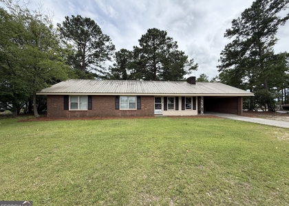 602 Hillcrest Parkway - Photo 1