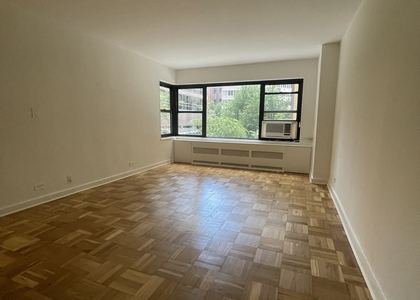 East 55th Street - Photo 1