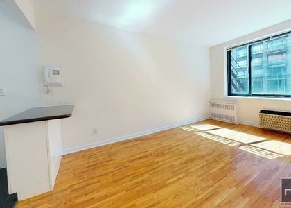 York Avenue - Photo 1